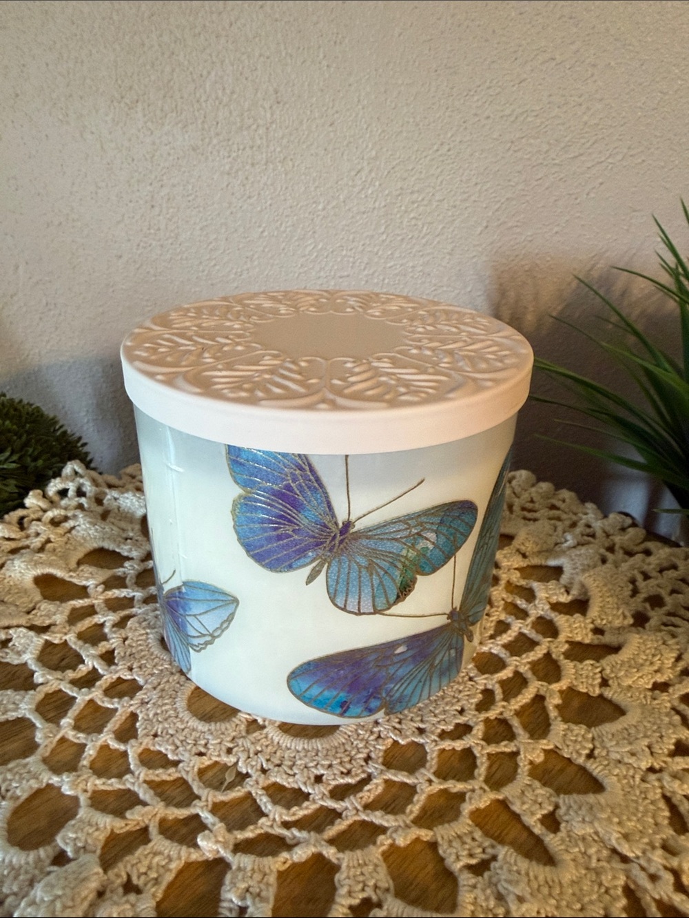 Bath & Body Works Blue Butterfly Jar Candle - Blue and White - Picture 2 of 4